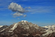 79 Zoom su Pizzo Arera con nuvola